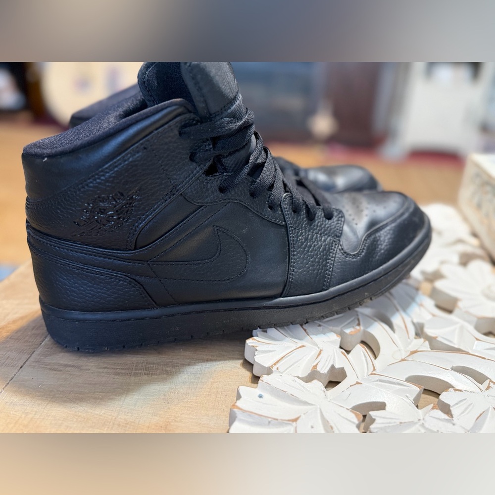 Air jordan 1 triple black mens size 11.5
